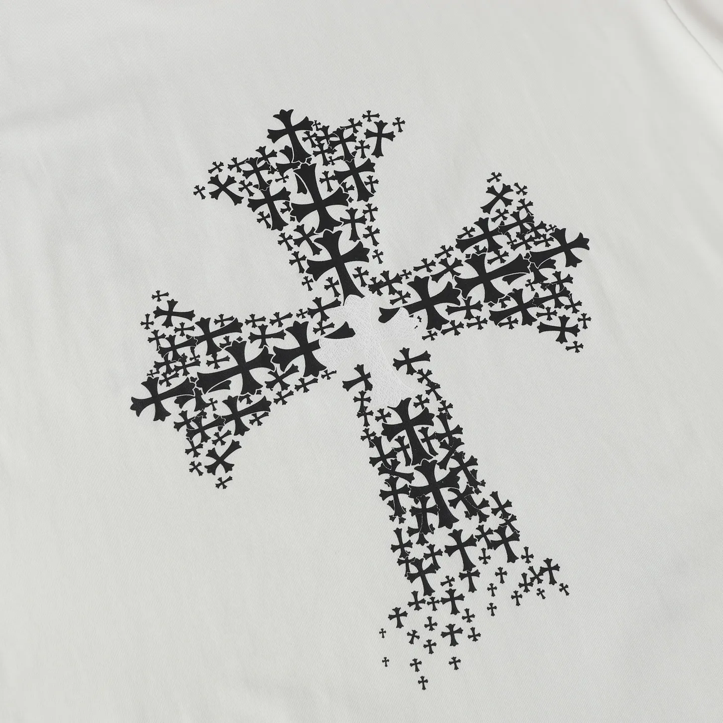 🅿️170 Chrome Hearts/Chrome Hearts 25ss cross printed short-sleeved T-shirt. Fabric 280g double yarn, 1*1 double yarn thread, soft and comfortable to the touch, no deformation, os dropped shoulders and loose version, same style for men and women. The loose version covers the flesh and looks slim but not attractive. Color: black/white Size: XS-L